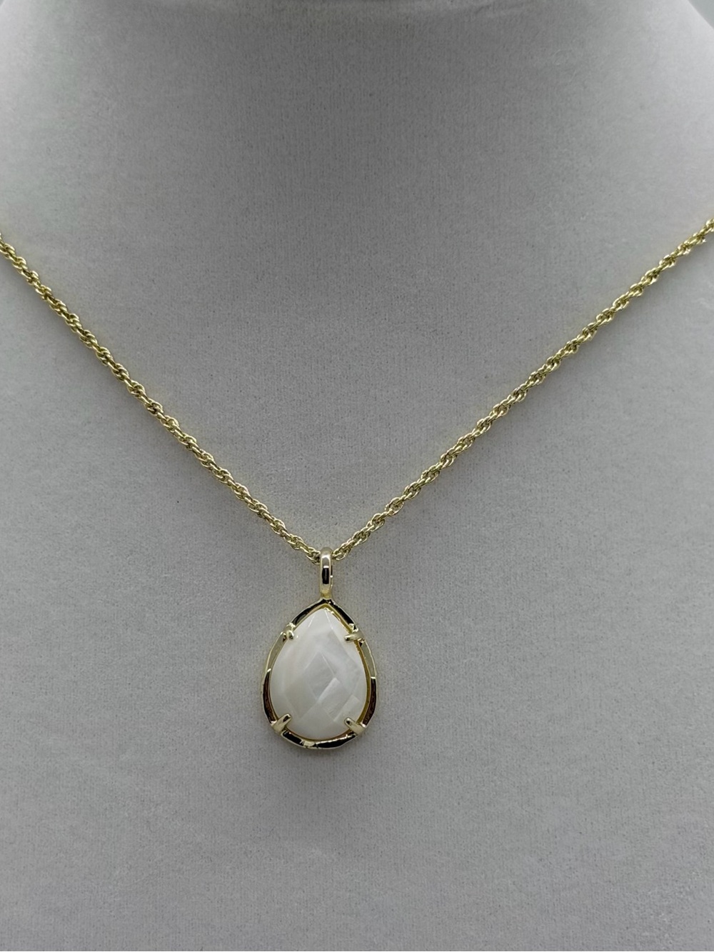 Kendra Scott White Quartz Kiri - Picture 3 of 4